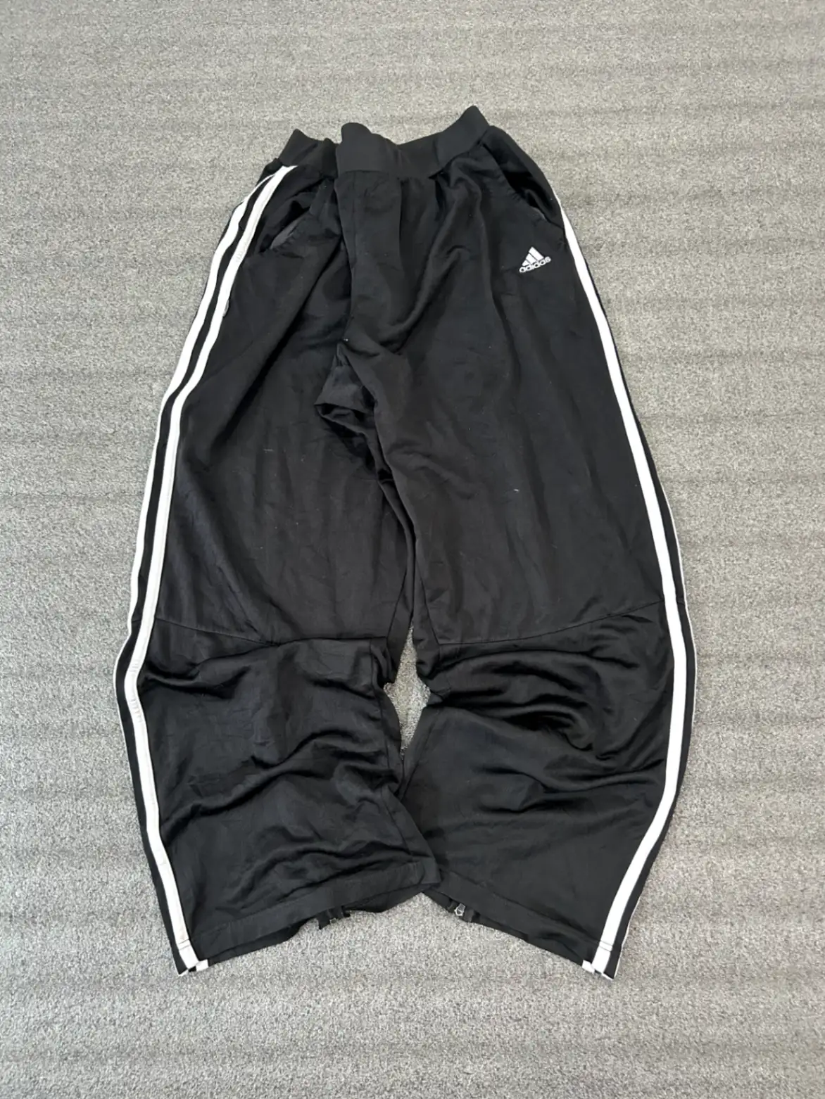 Adidas Trackpant - 32-38