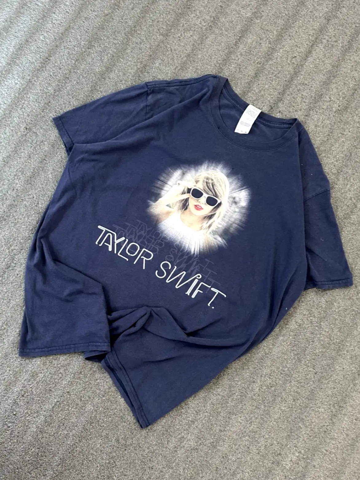 Taylor Swift Tee - L - hover view