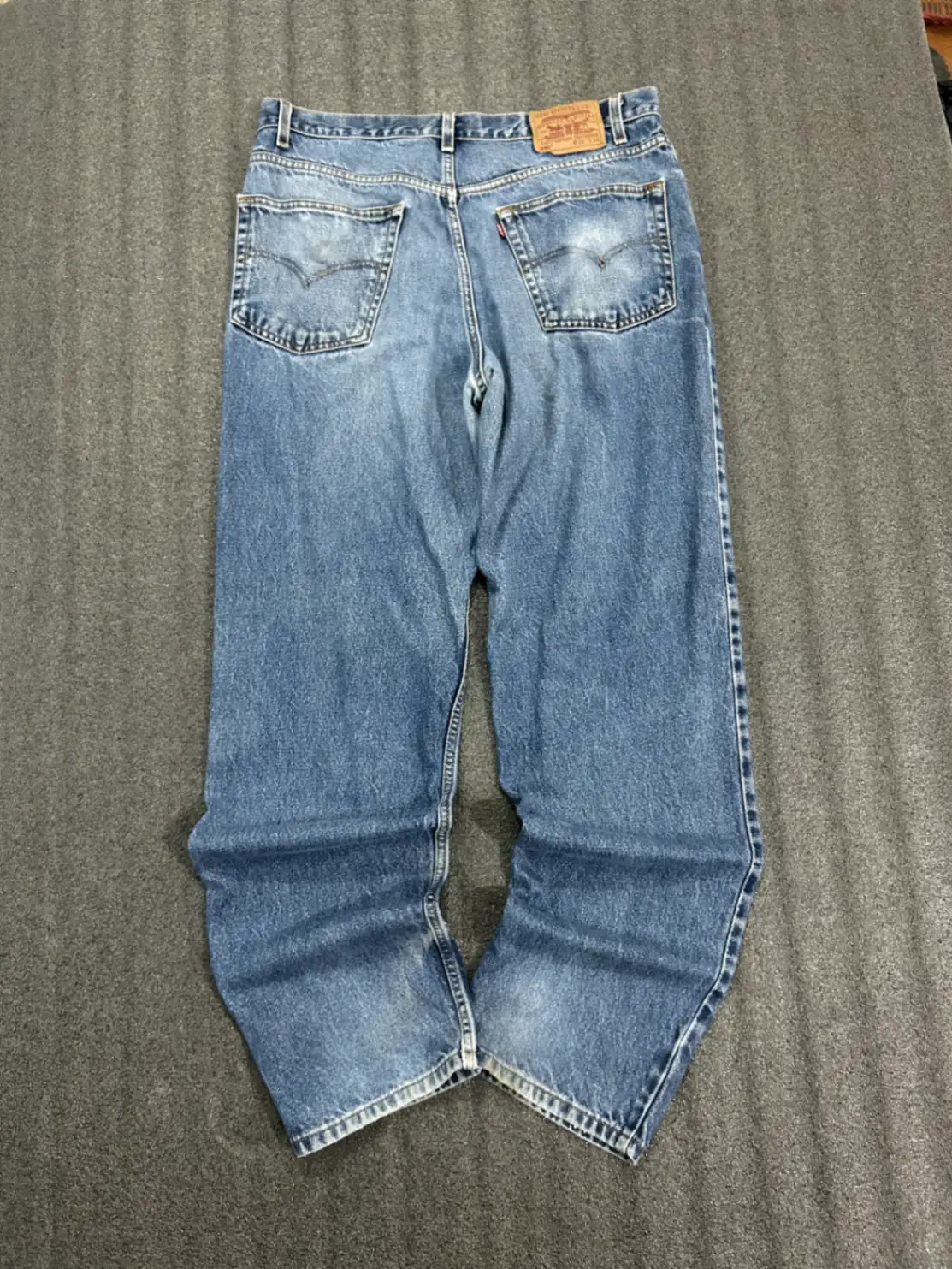 Levis Jeans - 38